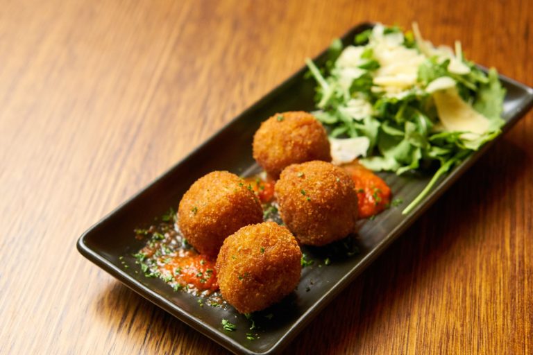 ARANCINI-BALLS-min-768x512